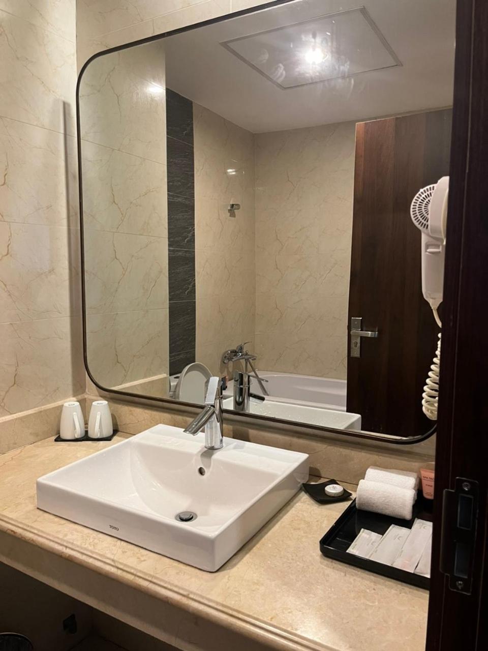 Muong Thanh Vinh Hotel Extérieur photo