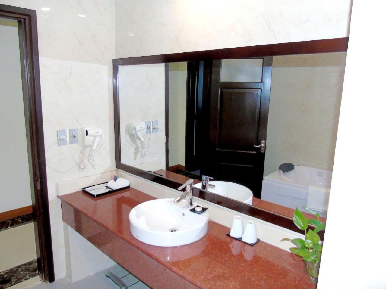 Muong Thanh Vinh Hotel Extérieur photo